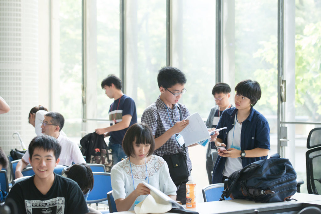 DO-IT Japanスカラープログラムの様子。参加者が自分のしたいことを自由に活動している写真